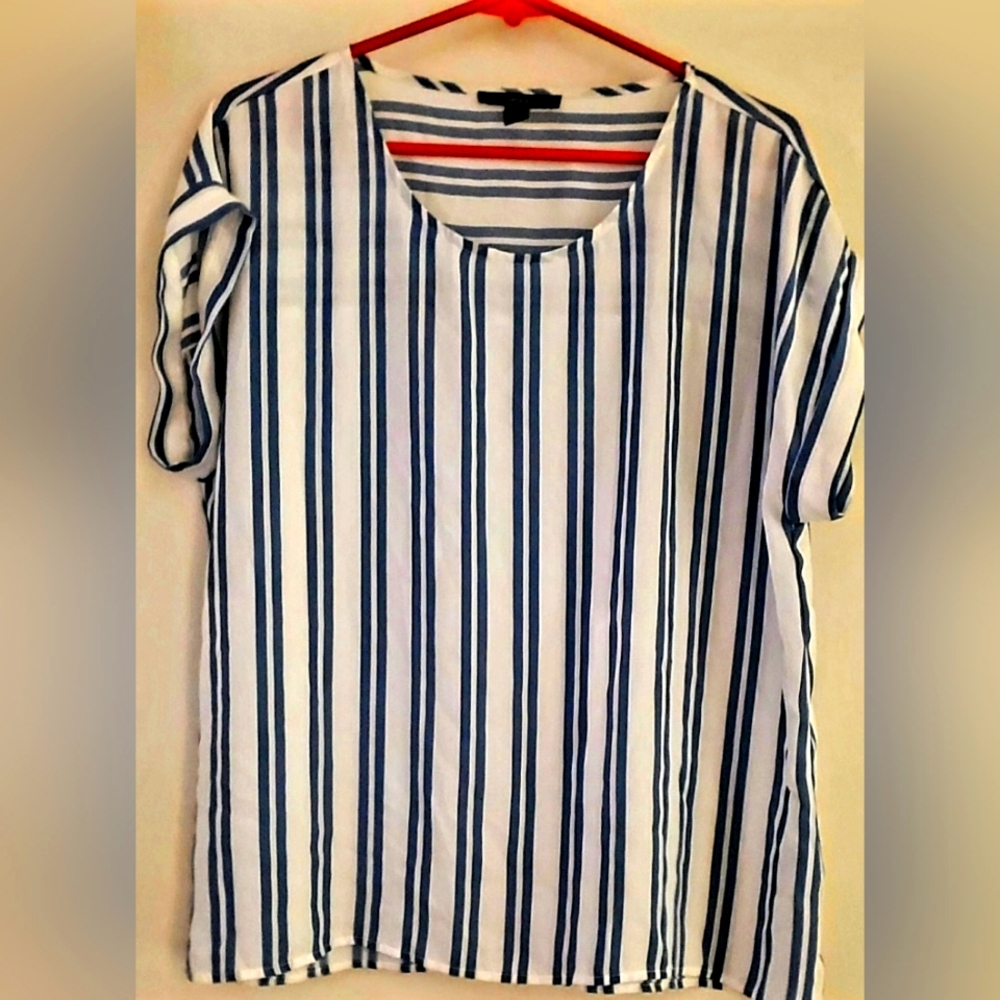 Junior's Forever 21 T-Shirt